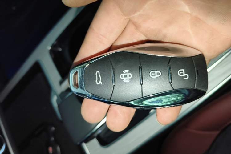 Used Hongqi HS5 2025 2.0T All-Wheel-Drive Flagship Pro Edition Vehicle Key