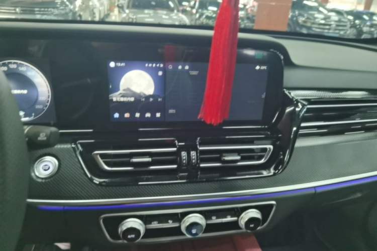 Used Hongqi HS5 2026 Model 2.0T Two-Wheel Drive Xuan Ying Edition Audio And AC Panel