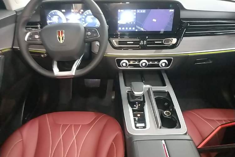 Used Hongqi HS5 2026 Model 2.0T Two-Wheel Drive Qi Xiang Pro Edition Audio And AC Panel