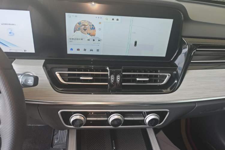 Used Hongqi HS5 2026 Model 2.0T Two-Wheel Drive Qi Yun Pro Edition Audio And AC Panel