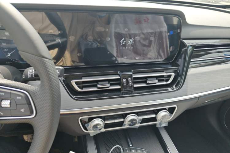 Used Hongqi HS5 2026 Model 2.0T Two-Wheel Drive Qi Xiang Pro Edition Audio And AC Panel