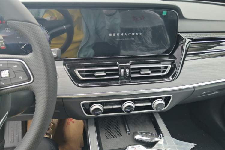 Used Hongqi HS5 2026 Model 2.0T Two-Wheel Drive Qi Xiang Pro Edition Audio And AC Panel