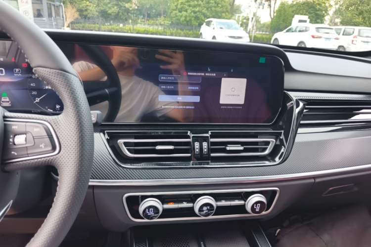 Used Hongqi HS5 2026 Model 2.0T Two-Wheel Drive Xuan Ying Edition Audio And AC Panel