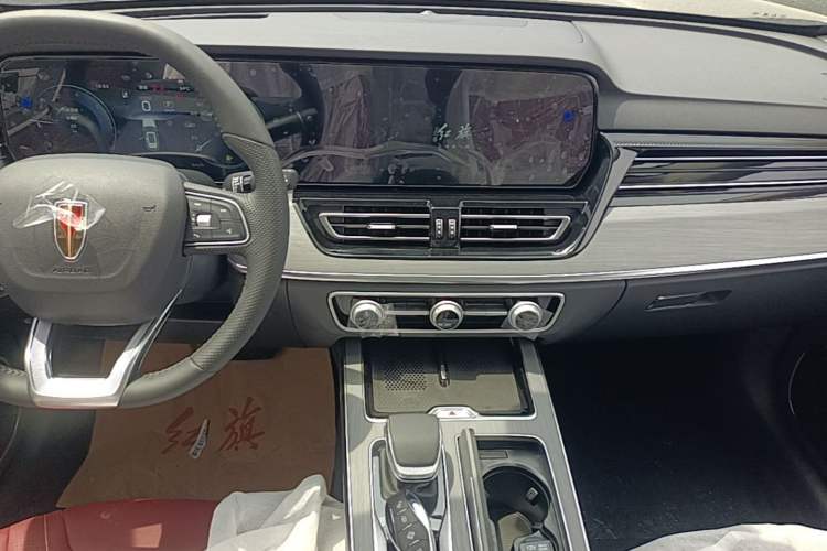 Used Hongqi HS5 2026 Model 2.0T Two-Wheel Drive Qi Xiang Pro Edition Audio And AC Panel