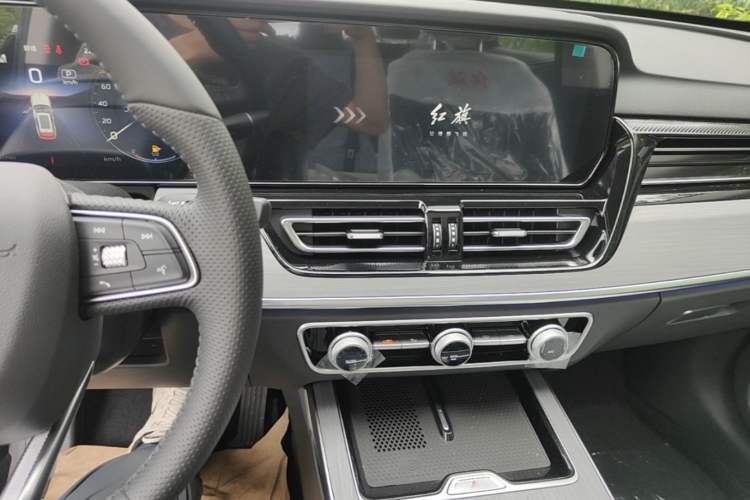 Used Hongqi HS5 2026 Model 2.0T Two-Wheel Drive Qi Xiang Pro Edition Audio And AC Panel