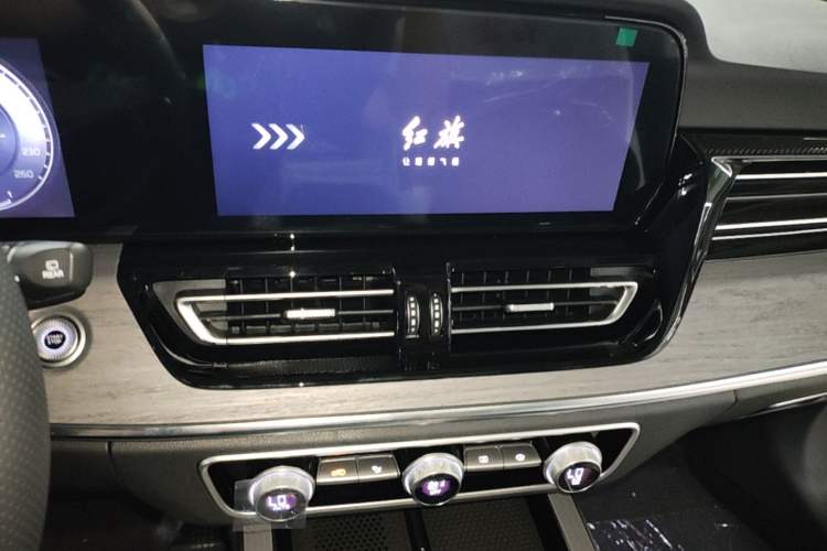 Used Hongqi HS5 2026 Model 2.0T Two-Wheel Drive Qi Yun Pro Edition Audio And AC Panel