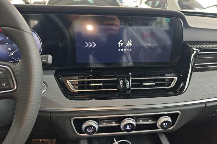 Used Hongqi HS5 2026 Model 2.0T Two-Wheel Drive Qi Yun Pro Edition Audio And AC Panel
