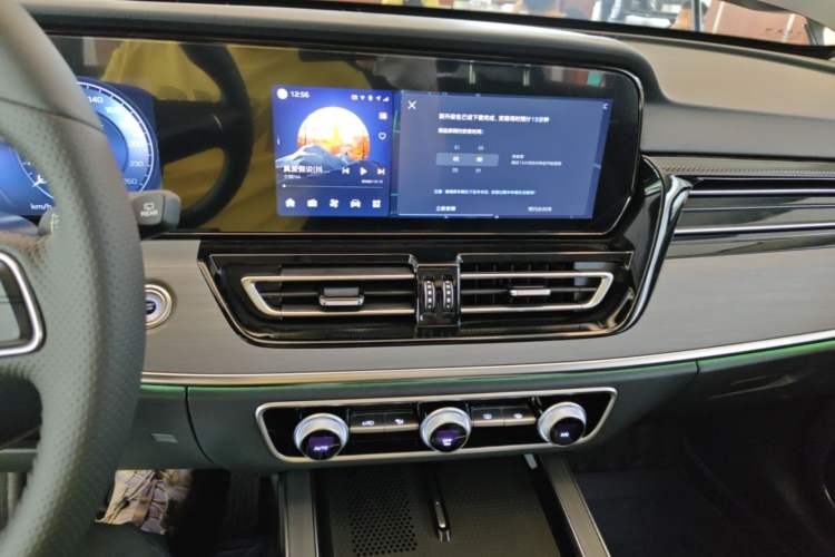 Used Hongqi HS5 2026 Model 2.0T Two-Wheel Drive Qi Xiang Pro Edition Audio And AC Panel