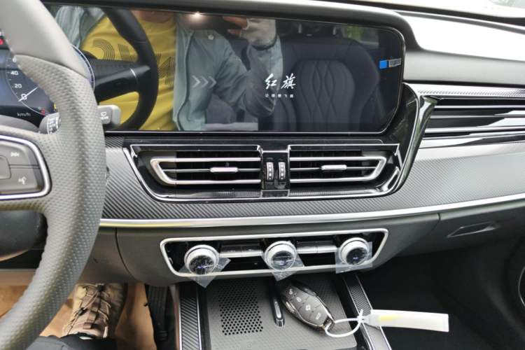 Used Hongqi HS5 2026 Model 2.0T Two-Wheel Drive Xuan Ying Edition Audio And AC Panel