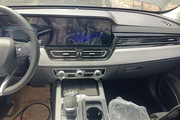 Used Hongqi HS5 2026 Model 2.0T Two-Wheel Drive Qi Xiang Pro Edition Audio And AC Panel