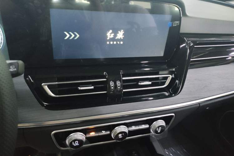 Used Hongqi HS5 2026 Model 2.0T Two-Wheel Drive Qi Yun Pro Edition Audio And AC Panel