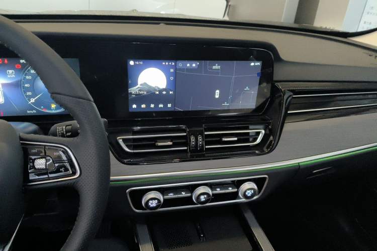 Used Hongqi HS5 2026 Model 2.0T Two-Wheel Drive Qi Xiang Pro Edition Center Console
