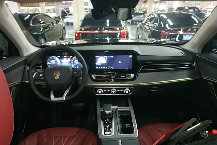 Used Hongqi HS5 2026 Model 2.0T Two-Wheel Drive Qi Xiang Pro Edition Center Console