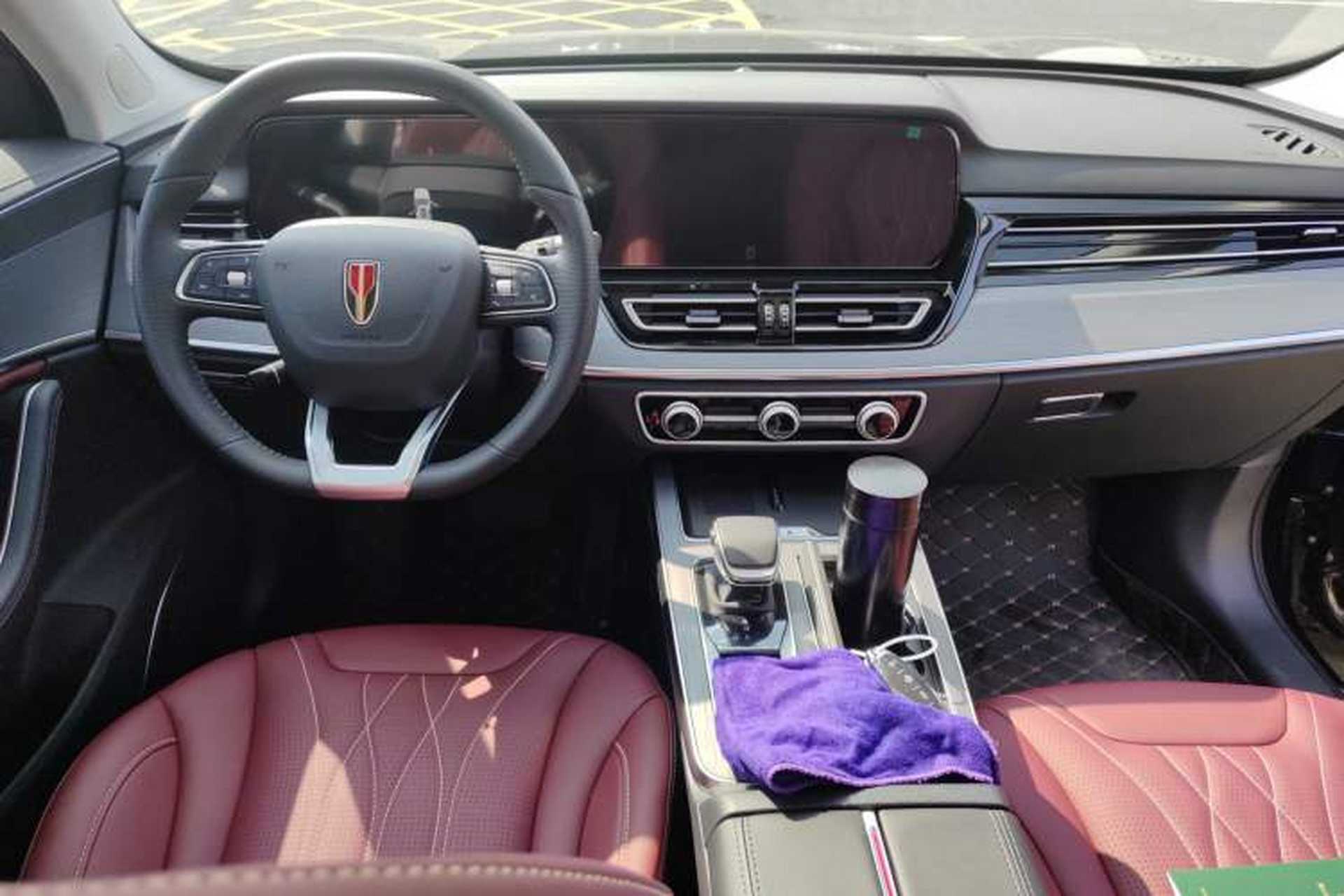 Used Hongqi HS5 2026 Model 2.0T Two-Wheel Drive Qi Yun Pro Edition Center Console