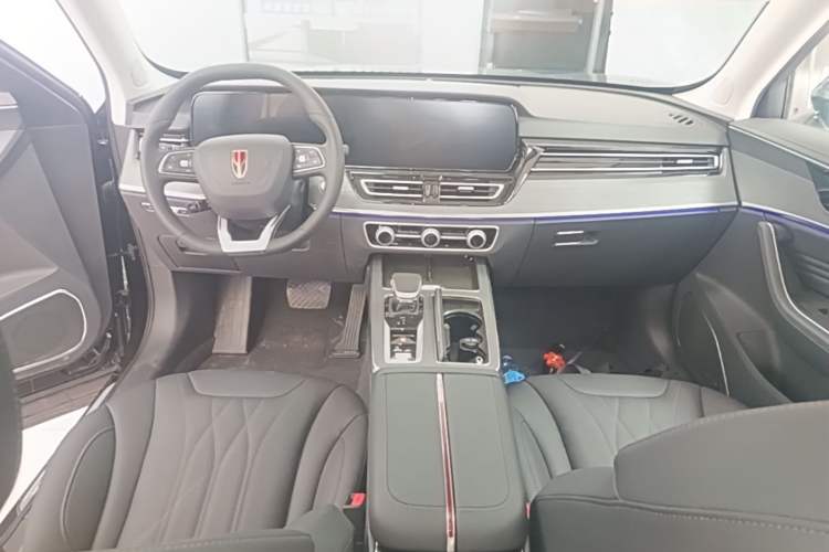 Used Hongqi HS5 2026 Model 2.0T Two-Wheel Drive Qi Xiang Pro Edition Center Console