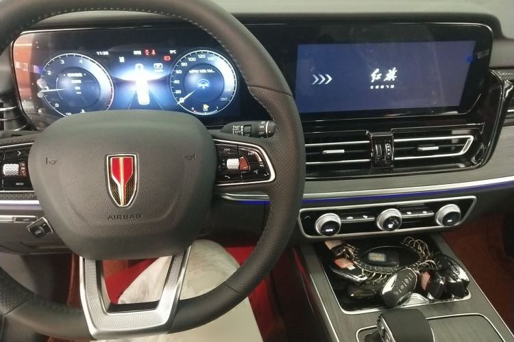 Used Hongqi HS5 2026 Model 2.0T Four-Wheel Drive Qi Xiang Pro Edition Center Console