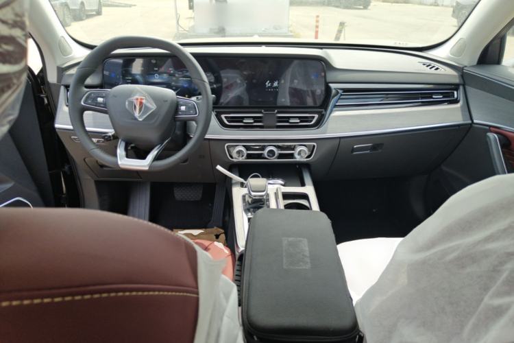 Used Hongqi HS5 2026 Model 2.0T Two-Wheel Drive Qi Xiang Pro Edition Center Console