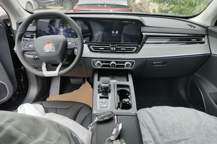 Used Hongqi HS5 2026 Model 2.0T Two-Wheel Drive Qi Xiang Pro Edition Center Console