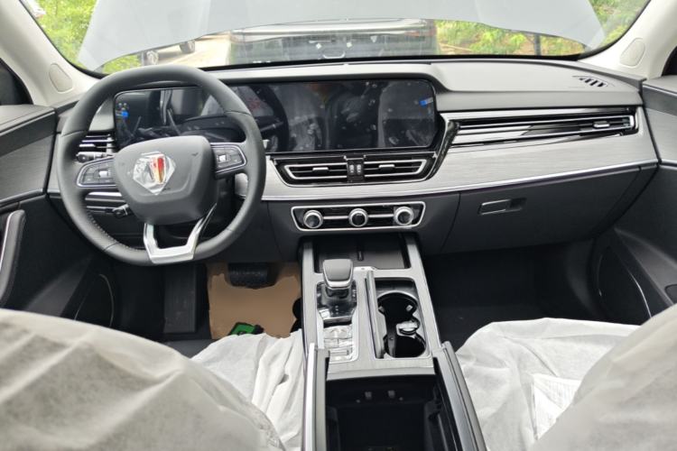Used Hongqi HS5 2026 Model 2.0T Two-Wheel Drive Qi Xiang Pro Edition Center Console