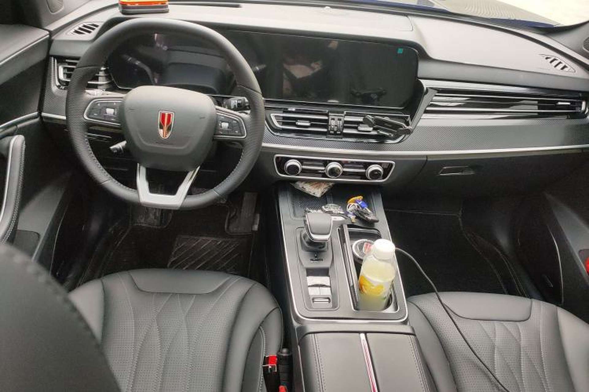 Used Hongqi HS5 2026 Model 2.0T Two-Wheel Drive Xuan Ying Edition Center Console