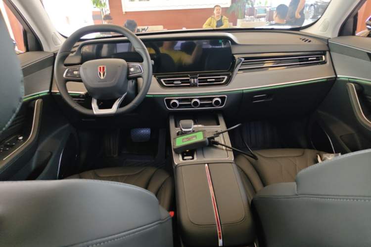 Used Hongqi HS5 2026 Model 2.0T Two-Wheel Drive Qi Xiang Pro Edition Center Console