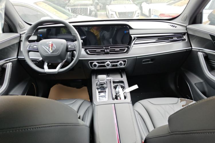 Used Hongqi HS5 2026 Model 2.0T Two-Wheel Drive Xuan Ying Edition Center Console