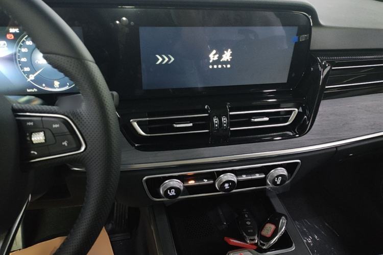 Used Hongqi HS5 2026 Model 2.0T Two-Wheel Drive Qi Yun Pro Edition Center Console