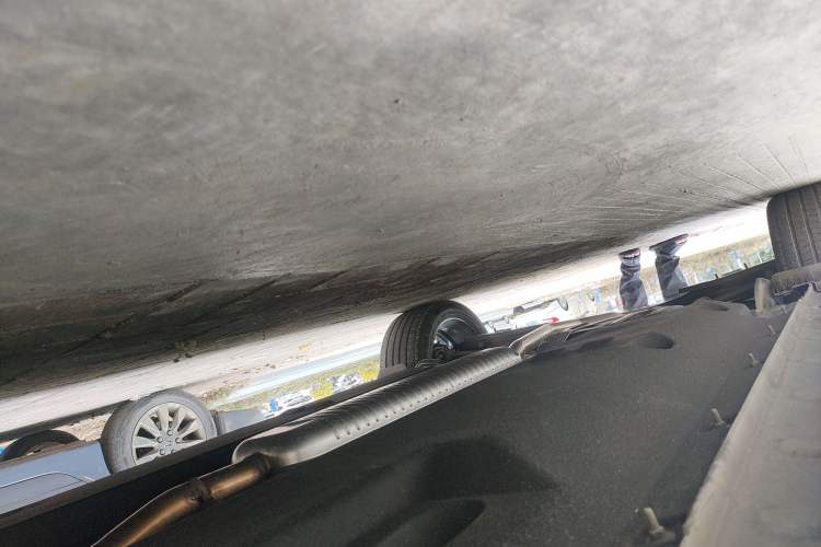 Used Hongqi HS5 2026 Model 2.0T Two-Wheel Drive Xuan Ying Edition Chassis Front Right