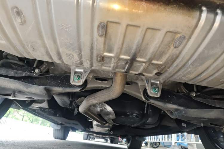 Used Hongqi HS5 2026 Model 2.0T Two-Wheel Drive Xuan Ying Edition Chassis Rear