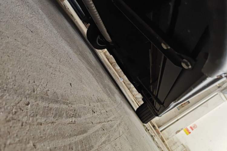 Used Hongqi HS5 2026 Model 2.0T Two-Wheel Drive Qi Xiang Pro Edition Chassis Rear Right