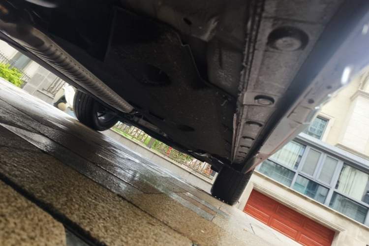 Used Hongqi HS5 2026 Model 2.0T Two-Wheel Drive Xuan Ying Edition Chassis Rear Right