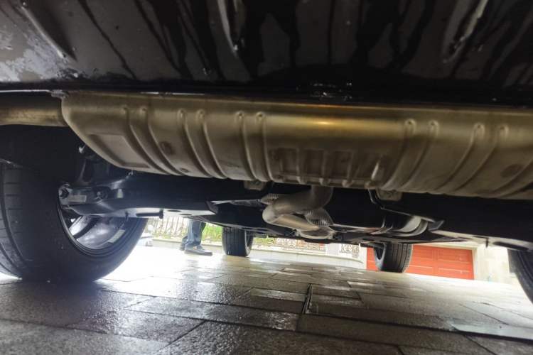 Used Hongqi HS5 2026 Model 2.0T Two-Wheel Drive Xuan Ying Edition Chassis Rear
