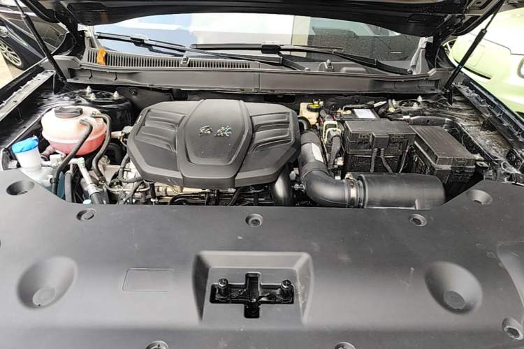 Used Hongqi HS5 2026 Model 2.0T Two-Wheel Drive Qi Xiang Pro Edition Engine Bay
