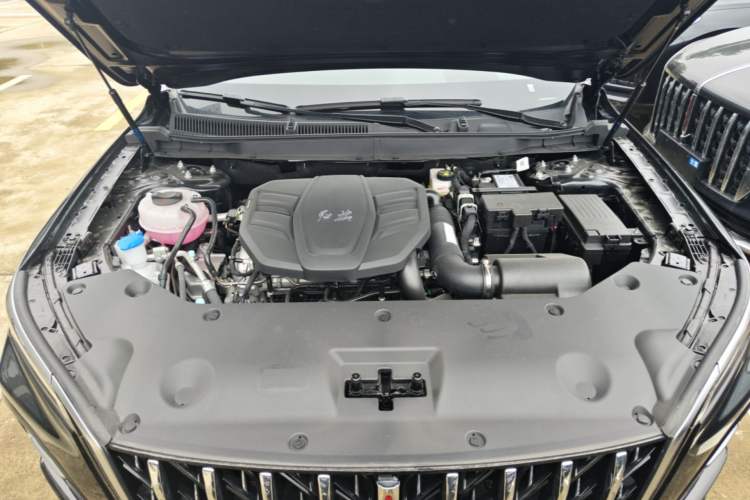 Used Hongqi HS5 2026 Model 2.0T Two-Wheel Drive Qi Xiang Pro Edition Engine Bay