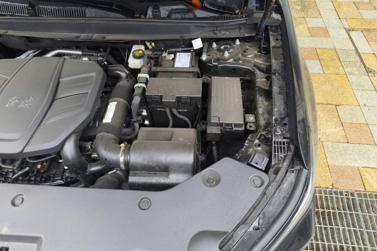 Used Hongqi HS5 2026 Model 2.0T Two-Wheel Drive Xuan Ying Edition Engine Bay Left