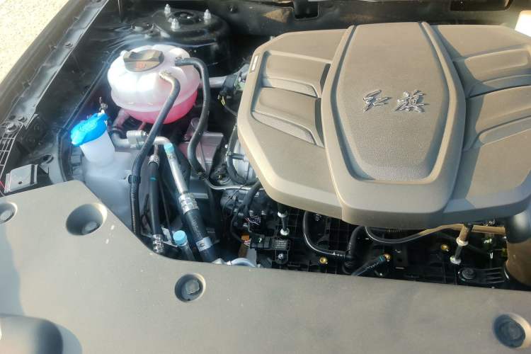 Used Hongqi HS5 2026 Model 2.0T Two-Wheel Drive Qi Xiang Pro Edition Engine Bay Right