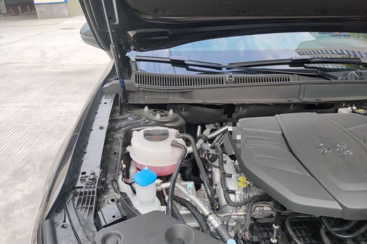 Used Hongqi HS5 2026 Model 2.0T Two-Wheel Drive Xuan Ying Edition Engine Bay Right