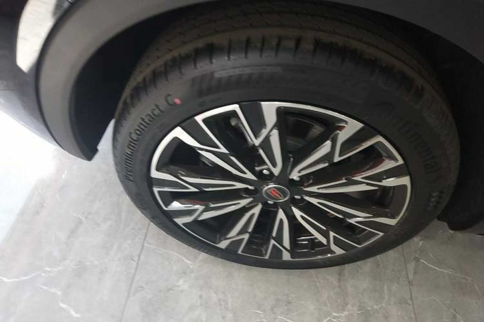 Used Hongqi HS5 2026 Model 2.0T Four-Wheel Drive Qi Xiang Pro Edition Exterior 5