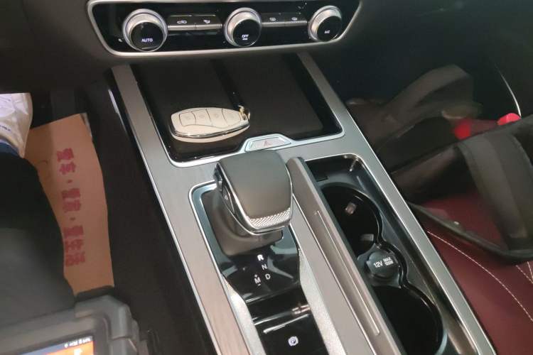 Used Hongqi HS5 2026 Model 2.0T Two-Wheel Drive Qi Xiang Pro Edition Gear Lever