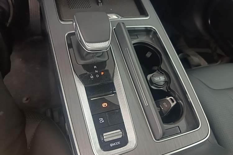 Used Hongqi HS5 2026 Model 2.0T Two-Wheel Drive Qi Xiang Pro Edition Gear Lever