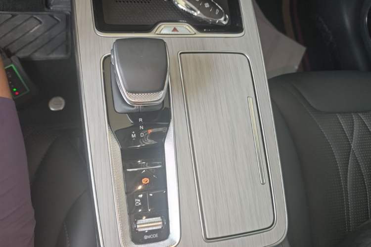 Used Hongqi HS5 2026 Model 2.0T Two-Wheel Drive Qi Yun Pro Edition Gear Lever