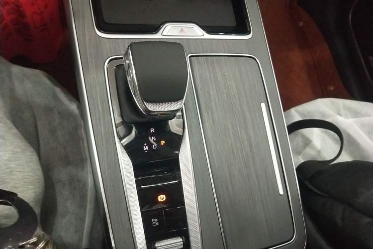 Used Hongqi HS5 2026 Model 2.0T Four-Wheel Drive Qi Xiang Pro Edition Gear Lever