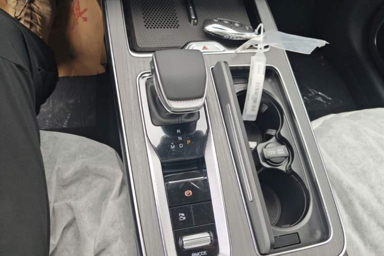 Used Hongqi HS5 2026 Model 2.0T Two-Wheel Drive Qi Xiang Pro Edition Gear Lever