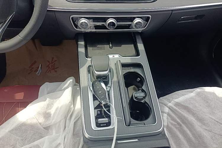 Used Hongqi HS5 2026 Model 2.0T Two-Wheel Drive Qi Xiang Pro Edition Gear Lever