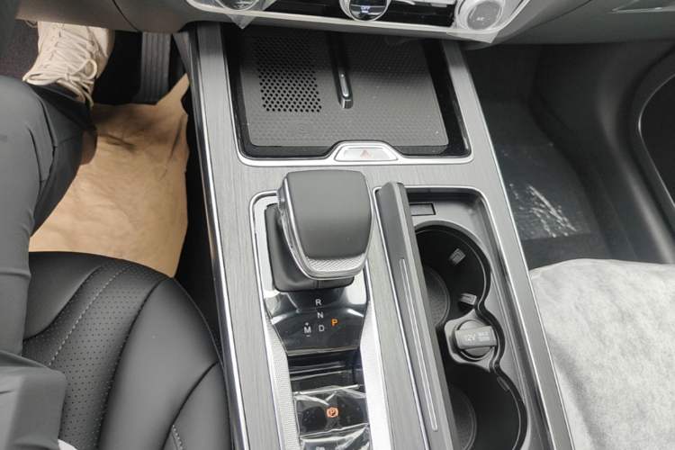 Used Hongqi HS5 2026 Model 2.0T Two-Wheel Drive Qi Xiang Pro Edition Gear Lever
