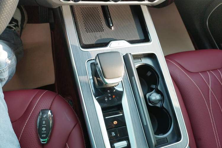 Used Hongqi HS5 2026 Model 2.0T Two-Wheel Drive Qi Xiang Pro Edition Gear Lever