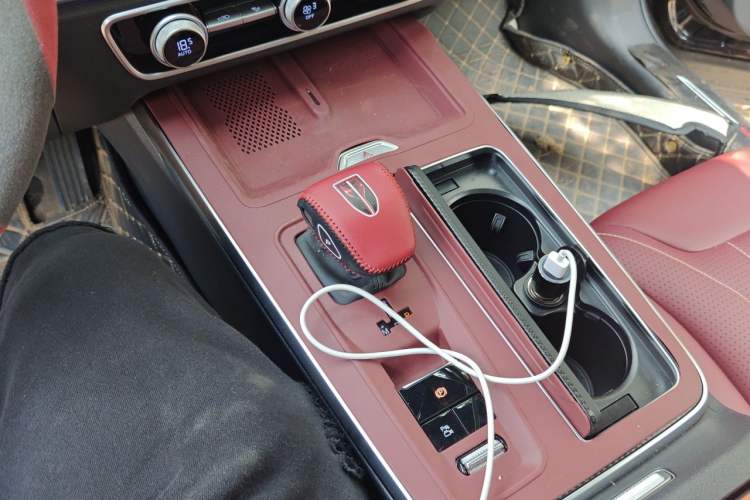 Used Hongqi HS5 2026 Model 2.0T Two-Wheel Drive Xuan Ying Edition Gear Lever
