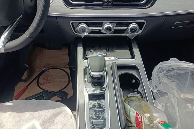 Used Hongqi HS5 2026 Model 2.0T Two-Wheel Drive Qi Xiang Pro Edition Gear Lever