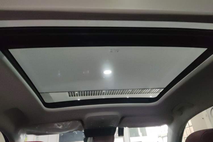 Used Hongqi HS5 2026 Model 2.0T Two-Wheel Drive Qi Xiang Pro Edition Headliner