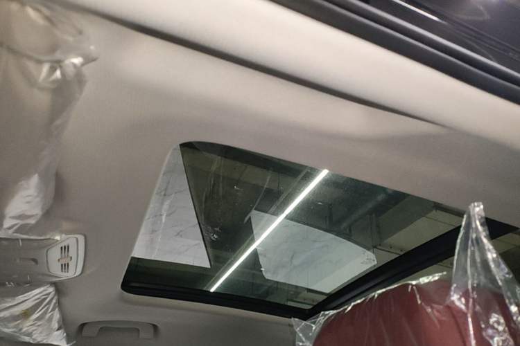 Used Hongqi HS5 2026 Model 2.0T Two-Wheel Drive Qi Yun Pro Edition Headliner